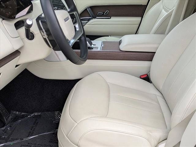 Certified 2025 Land Rover Range Rover Long Wheelbase SE AWD/4WD image 17