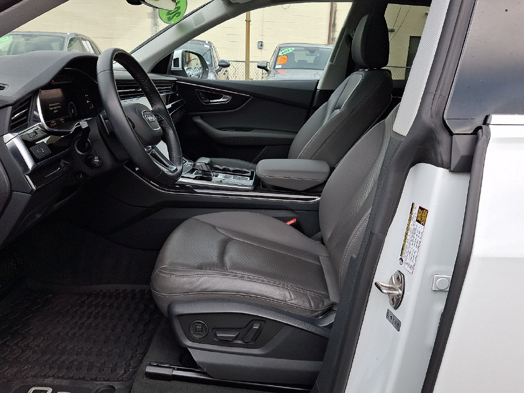 Used 2019 Audi Q8 Premium Plus w/ Premium Plus AWD/4WD image 14