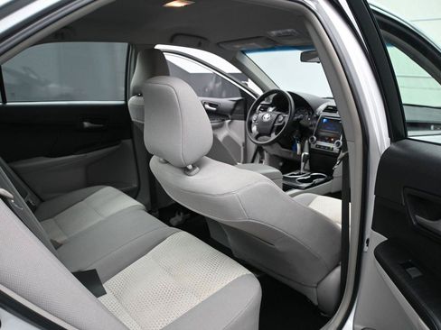 Used 2014 Toyota Camry LE FWD image 17