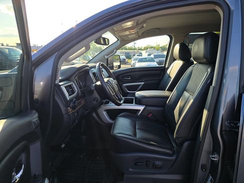 Used 2018 Nissan Titan SL w/ Texas Titan Edition AWD/4WD image 10