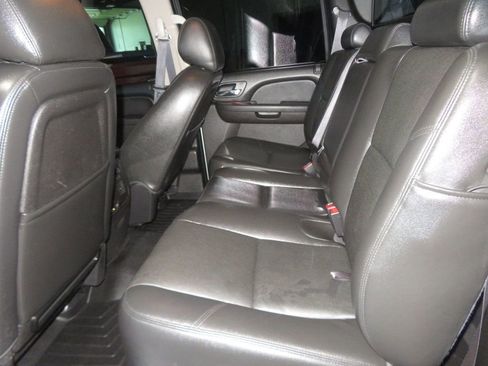 Used 2013 Chevrolet Avalanche LTZ image 24