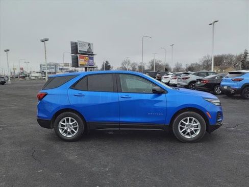 New 2024 Chevrolet Equinox LS w/ LS Convenience Package image 2