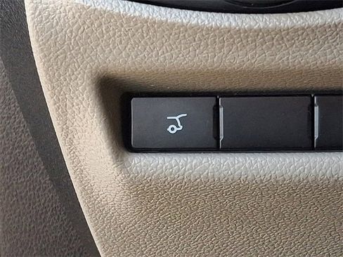 Used 2018 Ford Explorer XLT w/ Equipment Group 202A image 27