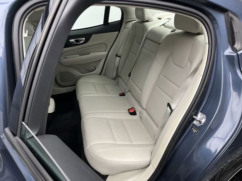 Used 2019 Volvo S60 T6 Momentum w/ Premium Package image 11