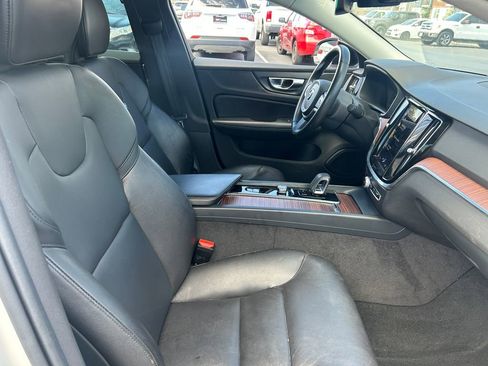 Used 2022 Volvo S60 B5 Inscription image 32