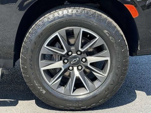 Used 2022 Chevrolet Tahoe Z71 w/ Z71 Off-Road Package AWD/4WD image 5