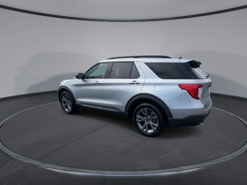 Used 2023 Ford Explorer XLT w/ Equipment Group 202A RWD image 6