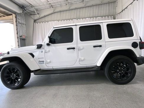 Used 2022 Jeep Wrangler Unlimited Sahara AWD/4WD image 26