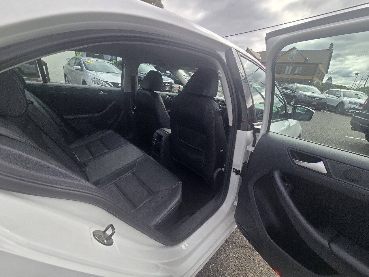 Used 2014 Volkswagen Jetta SE FWD image 30
