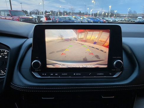 Used 2022 Nissan Rogue SV image 13