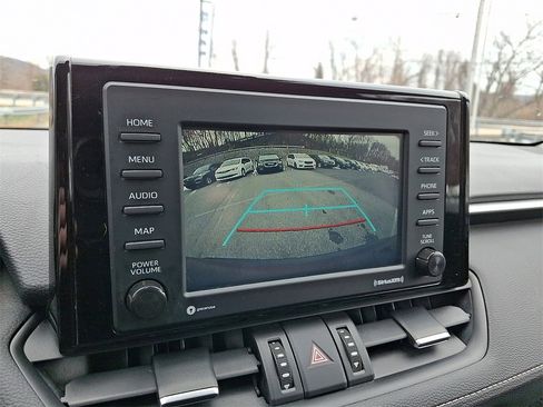 Used 2022 Toyota RAV4 XLE Premium image 4