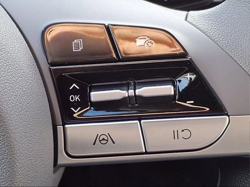 New 2025 Hyundai Elantra Blue image 24