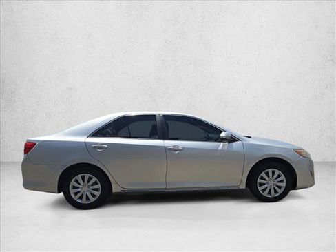 Used 2013 Toyota Camry LE FWD image 4