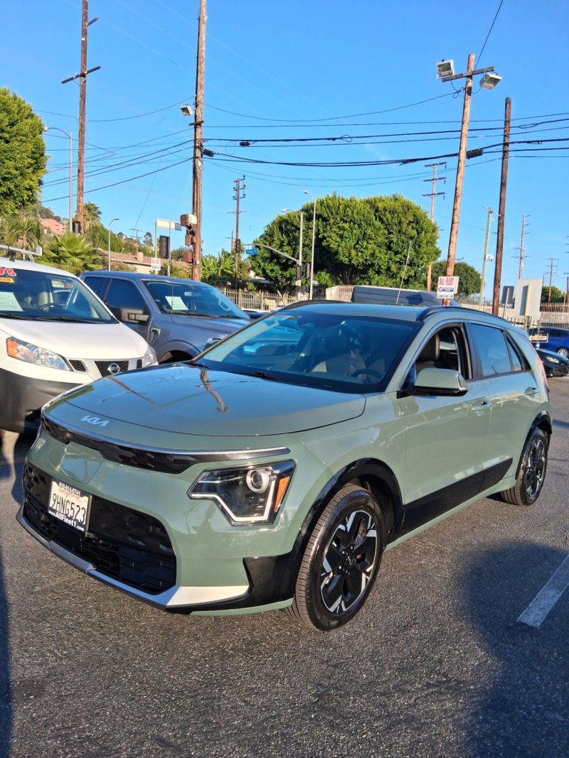 Used 2023 Kia Niro Wind w/ Wind Preserve Package FWD image 3