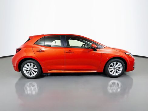 Used 2025 Toyota Corolla SE FWD image 3