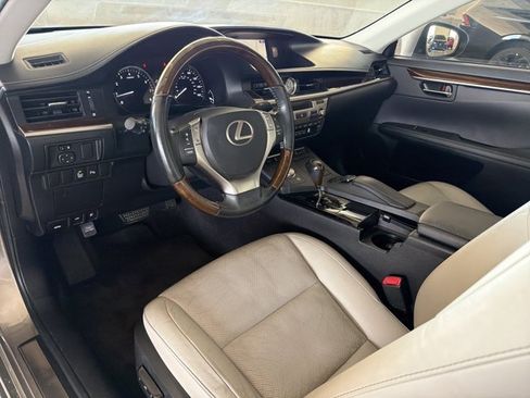 Used 2015 Lexus ES 350 w/ Luxury Package FWD image 9