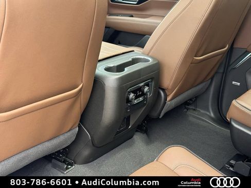 Used 2026 Chevrolet Suburban High Country AWD/4WD image 28