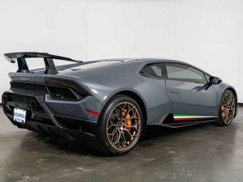 Used 2018 Lamborghini Huracan Performante image 7
