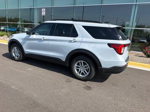 Used 2026 Ford Explorer Active AWD/4WD image 6