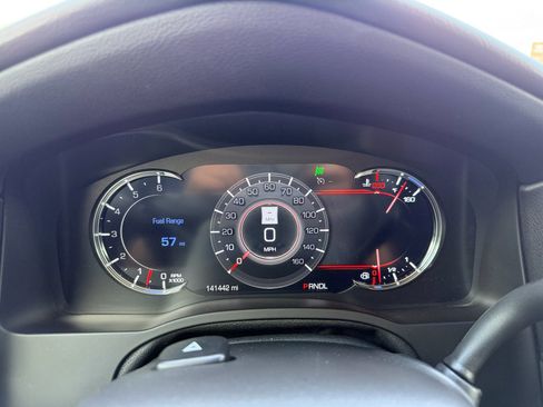 Used 2019 Cadillac Escalade ESV Luxury RWD image 18