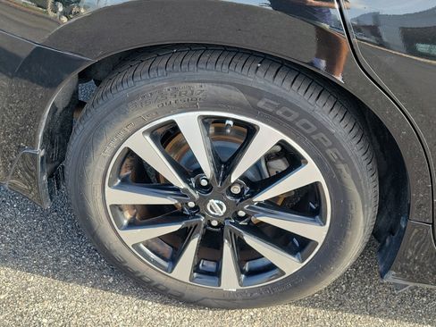 Used 2018 Nissan Altima 2.5 SL w/ 2.5 SL Technology Package FWD image 10