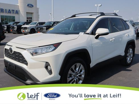Used 2021 Toyota RAV4 XLE Premium image 10