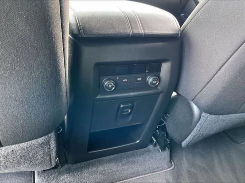 Used 2023 Chevrolet Traverse LT FWD image 29