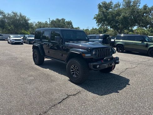 Used 2024 Jeep Wrangler Unlimited Rubicon AWD/4WD image 6