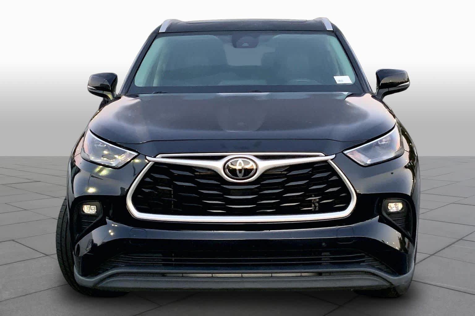 Used 2022 Toyota Highlander XLE FWD image 4