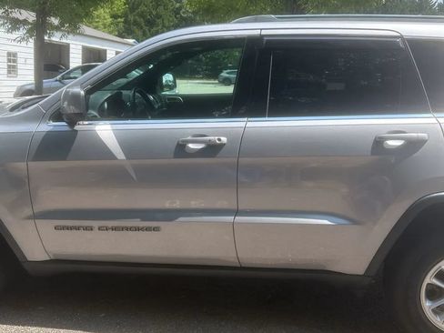 Used 2018 Jeep Grand Cherokee Laredo AWD/4WD image 9