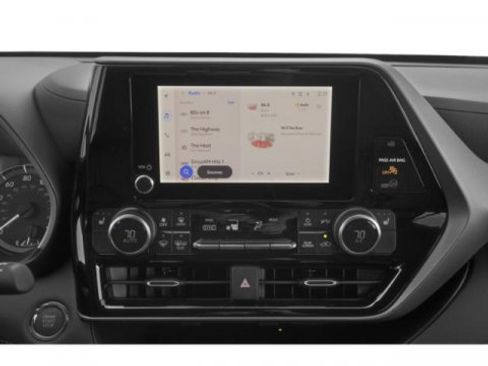 Used 2023 Toyota Highlander XLE AWD/4WD image 13