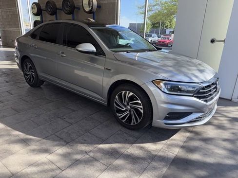 Used 2020 Volkswagen Jetta SEL Premium FWD image 2