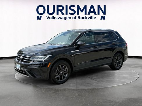 Used 2023 Volkswagen Tiguan SE FWD image 2