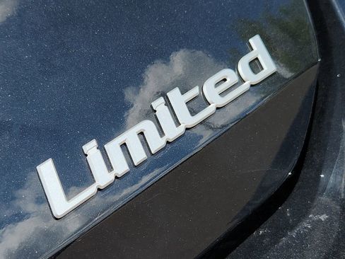 Used 2025 Hyundai Elantra Limited FWD image 8