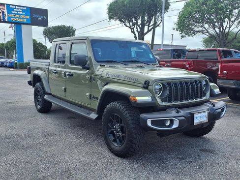 Used 2025 Jeep Gladiator Sport image 20