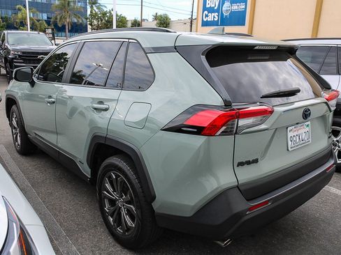 Certified 2023 Toyota RAV4 XLE Premium AWD/4WD image 8