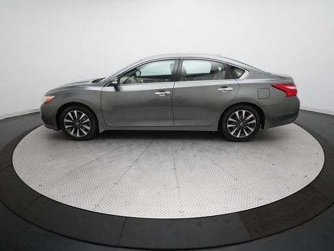 Used 2016 Nissan Altima 2.5 SV w/ Convenience Package image 23