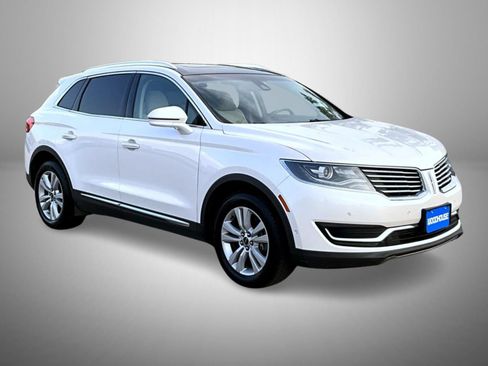 Used 2017 Lincoln MKX Reserve AWD/4WD image 3