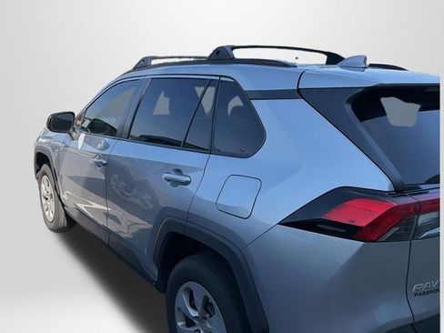 Used 2021 Toyota RAV4 LE image 7