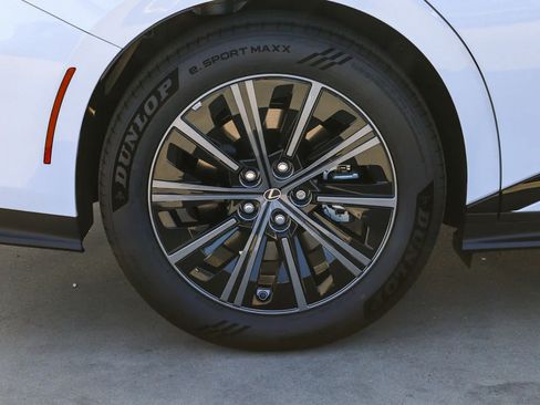 New 2026 Lexus ES 350e w/ Convenience Package FWD image 10
