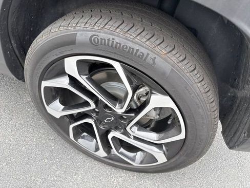 Used 2025 Chevrolet Trax RS w/ Sunroof Package FWD image 11