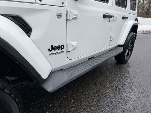Used 2019 Jeep Wrangler Unlimited Sahara image 12