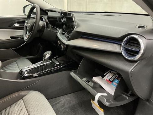 New 2026 Chevrolet Trax LT w/ Sunroof Package FWD image 32