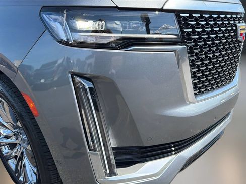 Used 2022 Cadillac Escalade Premium Luxury w/ Performance Package AWD/4WD image 11