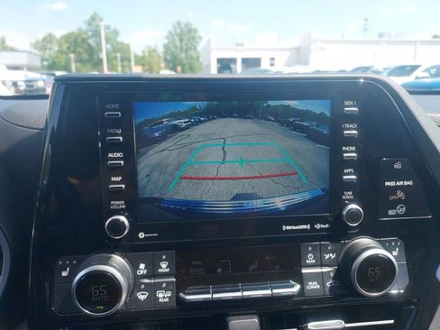 Used 2020 Toyota Highlander XLE AWD/4WD image 15