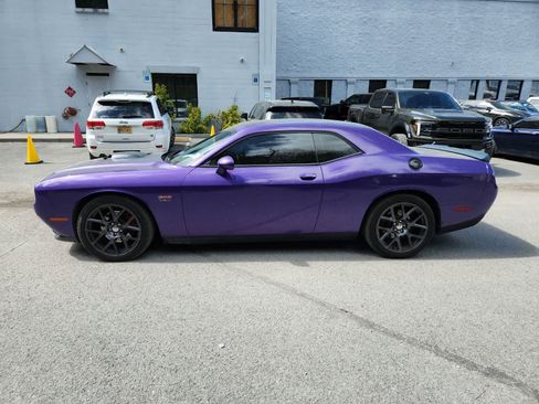 Used 2016 Dodge Challenger R/T image 2