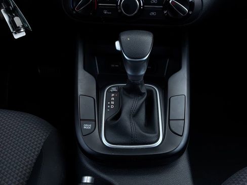 Used 2025 Kia Soul LX w/ LX Technology Package FWD image 21
