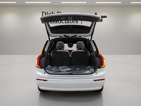 New 2026 Volvo XC90 B5 Core w/ Protection Package Premier image 15
