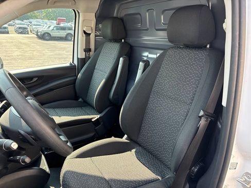 Used 2023 Mercedes-Benz Metris image 9