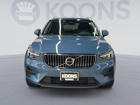 Used 2024 Volvo XC40 B5 Core w/ Climate Package image 10